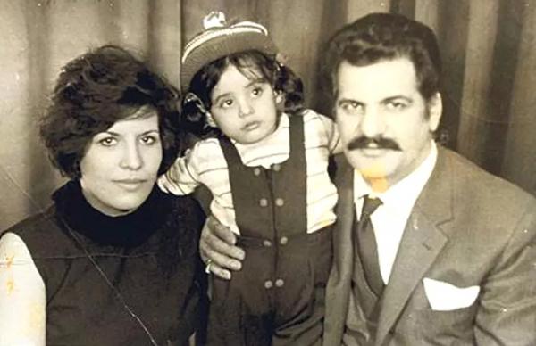 Erol Taş, ikinci eşi Elmas Hanım ve en küçük kızı Müjgan ile