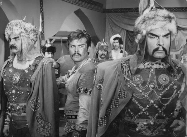 1968'de çekilen, 'Hakanların Savaşı' filminde Erol Taş, Tamer Yiğit ve Kadir Savun