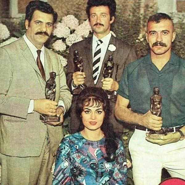 Erol Taş, 1968'de düzenlenen Antalya Altın Portakal Ödül Töreni'nde ödül kazanan Türkan Şoray, Yılmaz Duru ve Fikret Hakan ile
